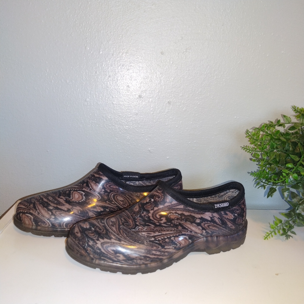 DKSUKO Women's Clogs size 6 purple black